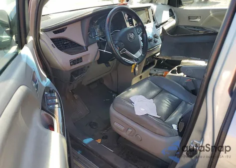 2015 Toyota Sienna Xle z USA, uszkodzony, nr VIN 5TDYK3DC3FS635402